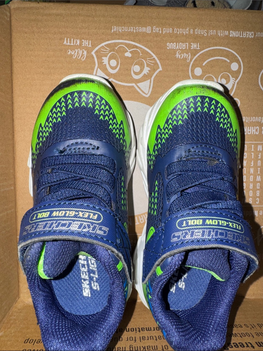 Skechers Kids Navy and Bright Green Light-Up Sneakers | size 7 | pre-loved
